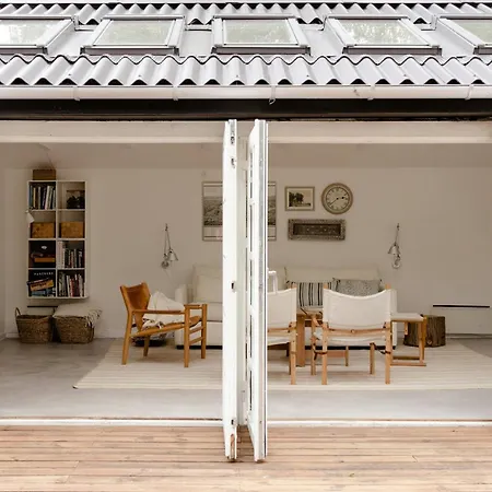 Smukt Lysindfald Og Fred Taet Ved Vandet Holiday home
