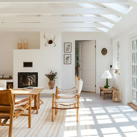 Smukt Lysindfald Og Fred Taet Ved Vandet Holiday home