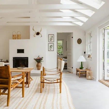 Holiday home Smukt Lysindfald Og Fred Taet Ved Vandet *